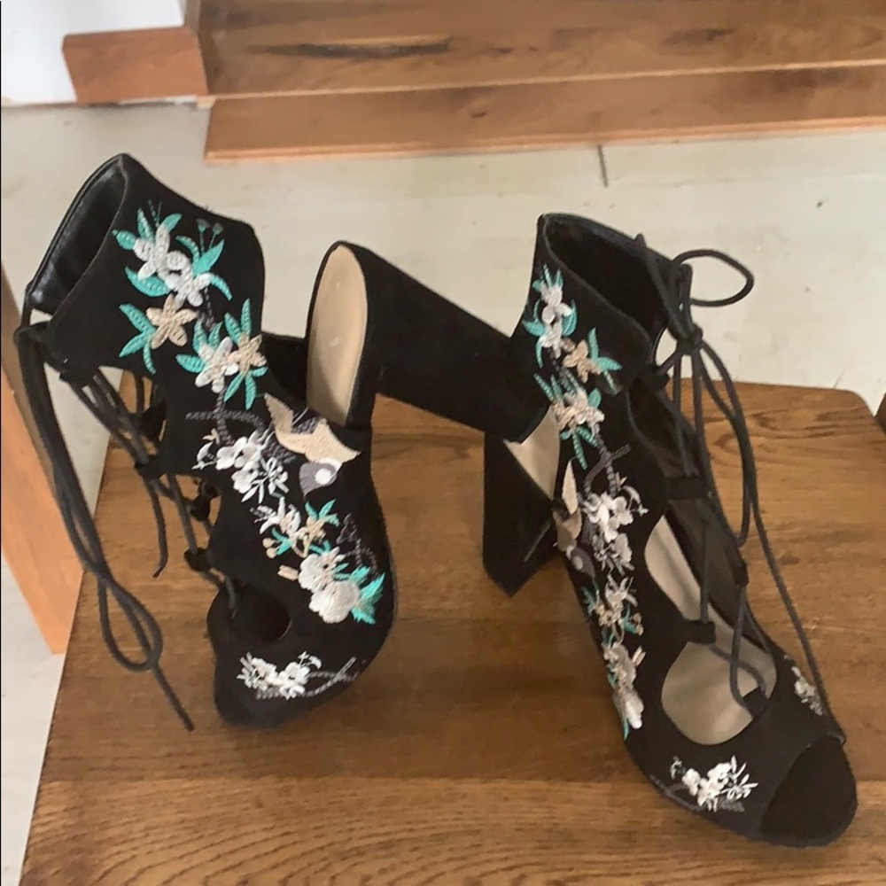 Heels - Picture 3 of 5
